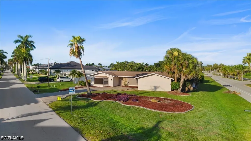 5304 Bayshore Avenue Cape Coral FL 33904
