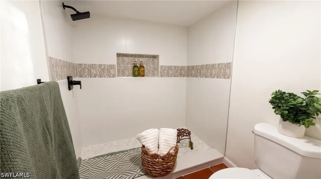 1826 Kings Lake Boulevard Naples FL 34112