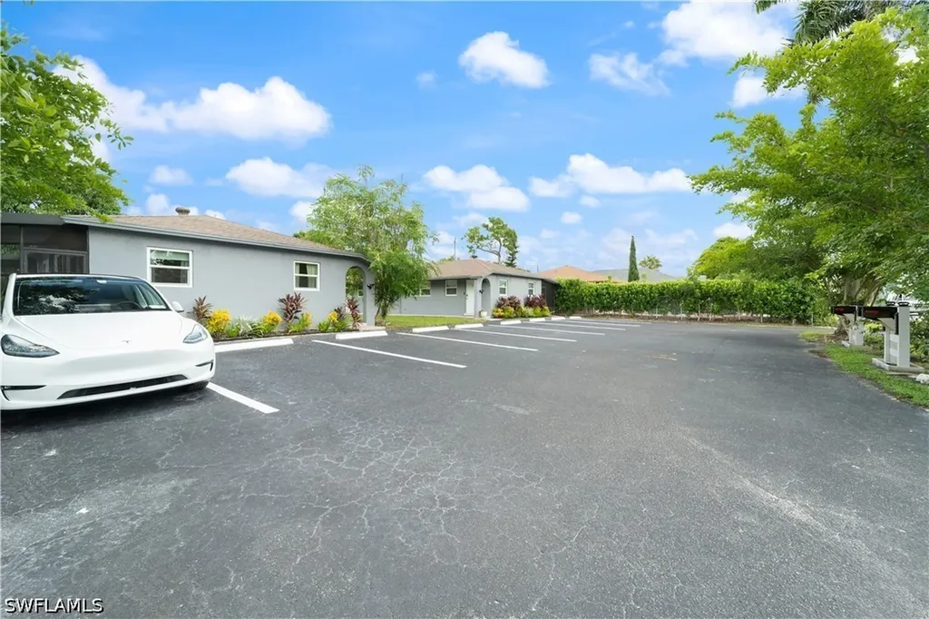 3365 Estey Avenue Naples FL 34104