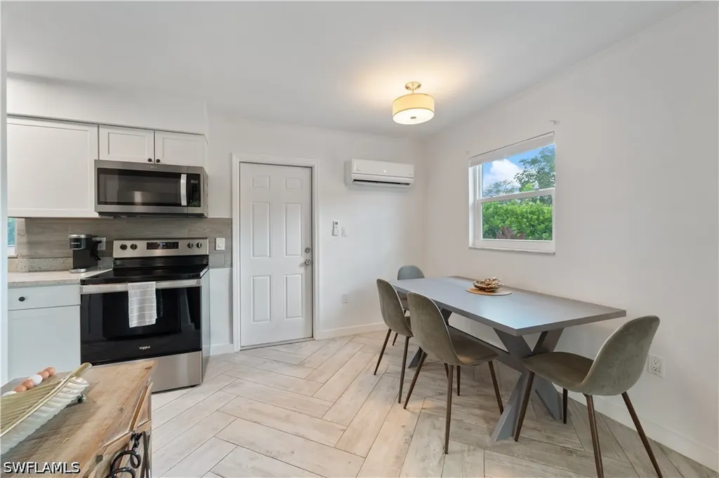 3365 Estey Avenue Naples FL 34104