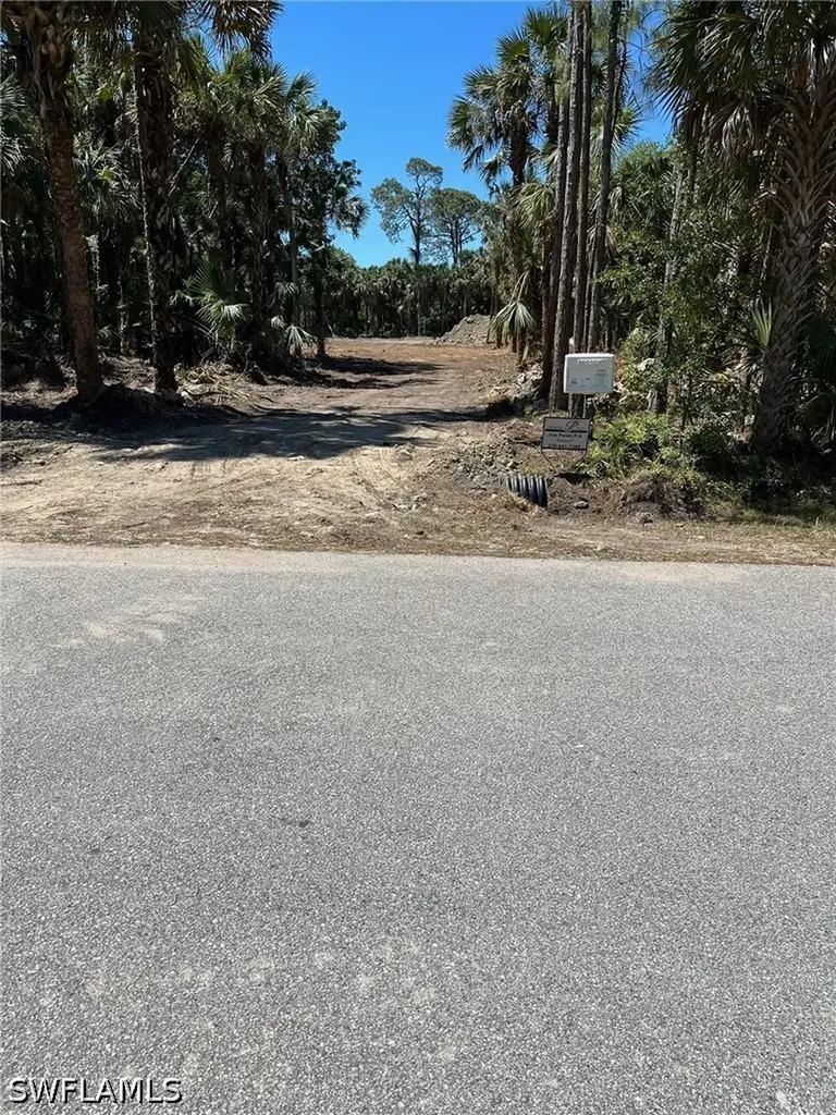 633 11th Street NW Naples FL 34120