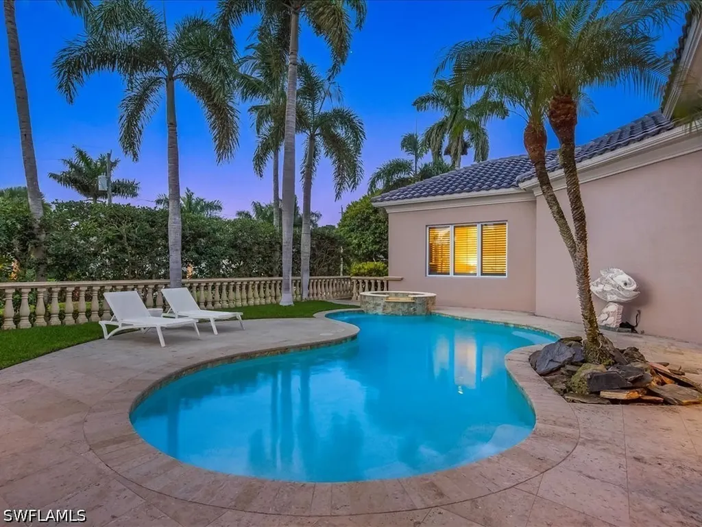 550 21st Avenue S Naples FL 34102