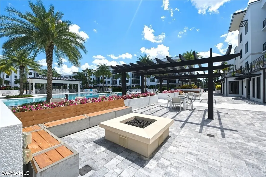 1111 Central Avenue Naples FL 34102