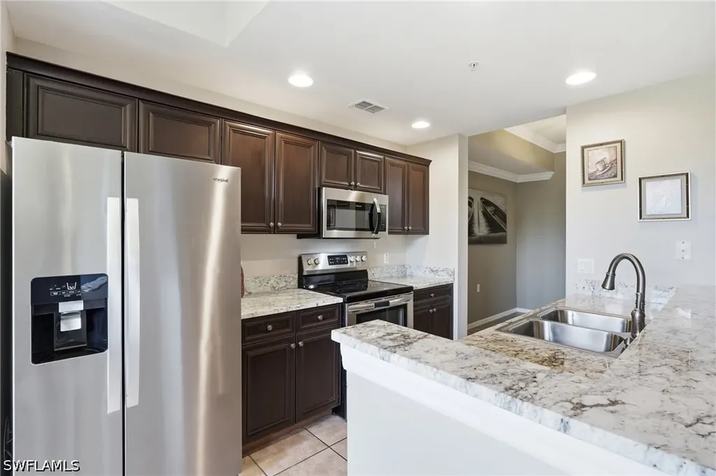 8251 Pathfinder Loop Fort Myers FL 33919