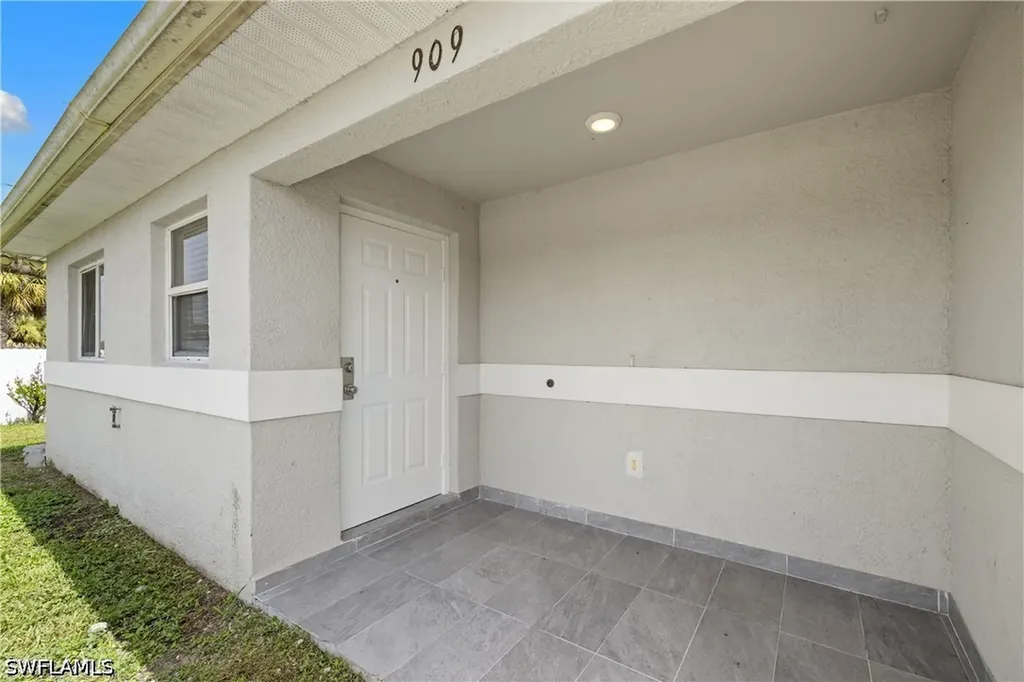 909 Jaguar Boulevard Lehigh Acres FL 33974