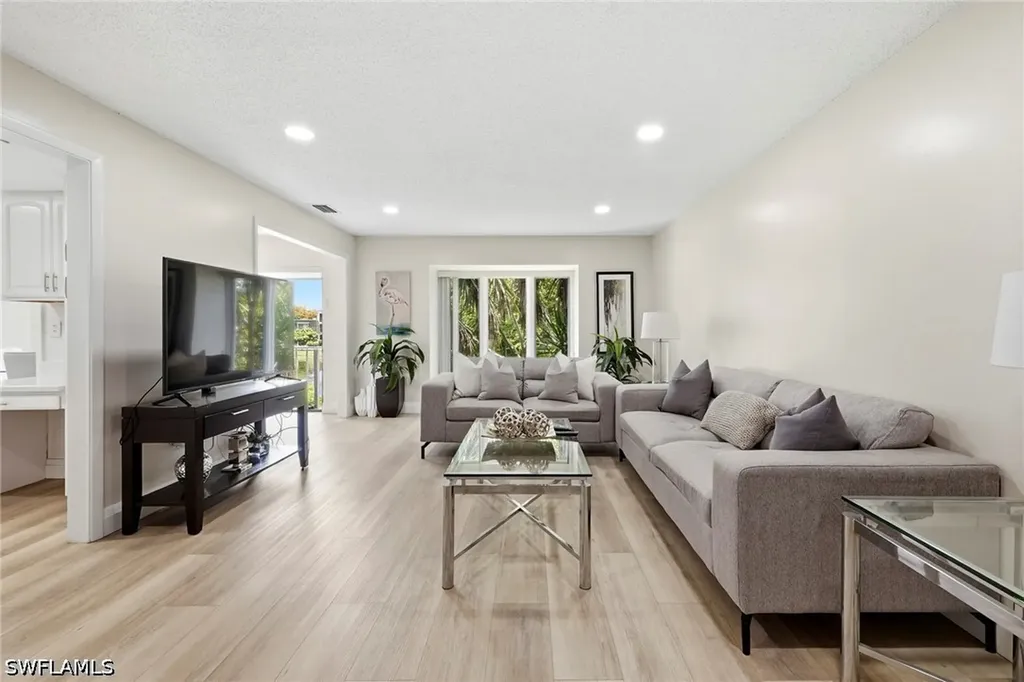428 Meadowlark Lane Naples FL 34105