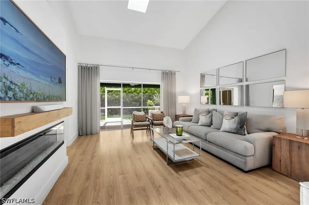 4716 Via Carmen Naples FL 34105