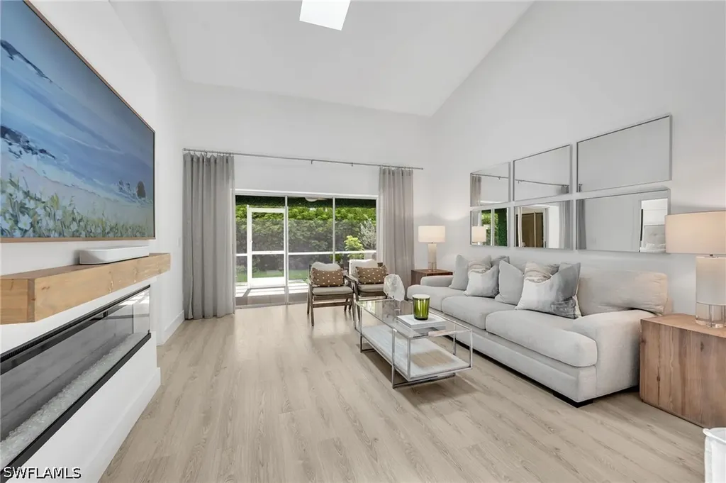 4716 Via Carmen Naples FL 34105
