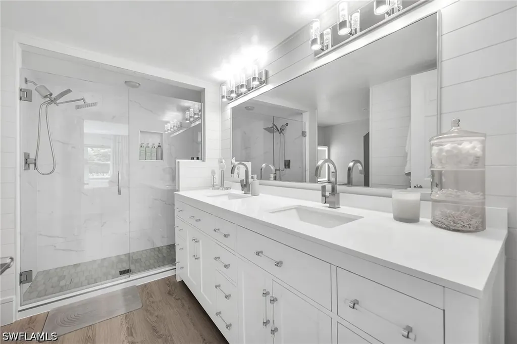 4716 Via Carmen Naples FL 34105