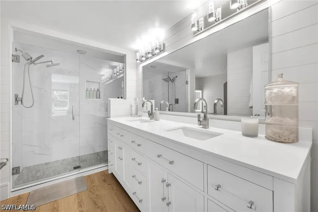 4716 Via Carmen Naples FL 34105