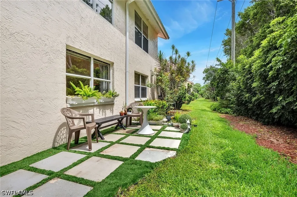 4716 Via Carmen Naples FL 34105