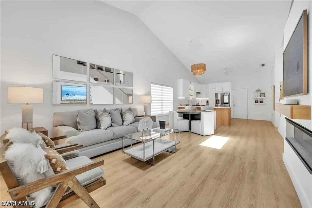 4716 Via Carmen Naples FL 34105