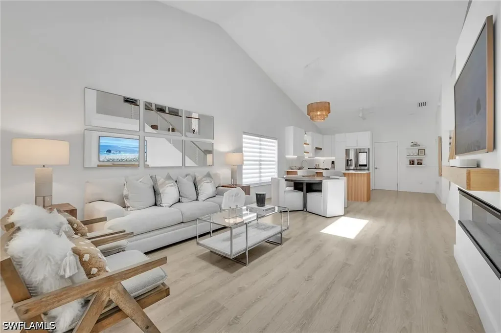 4716 Via Carmen Naples FL 34105