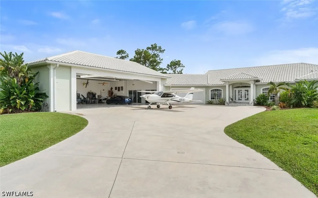 18683 Baseleg Avenue North Fort Myers FL 33917