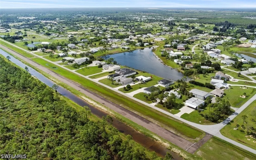 18683 Baseleg Avenue North Fort Myers FL 33917