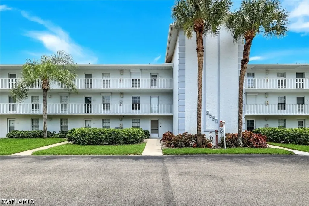 9580 Victoria Lane Naples FL 34109