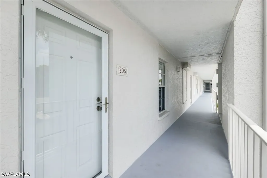 9580 Victoria Lane Naples FL 34109