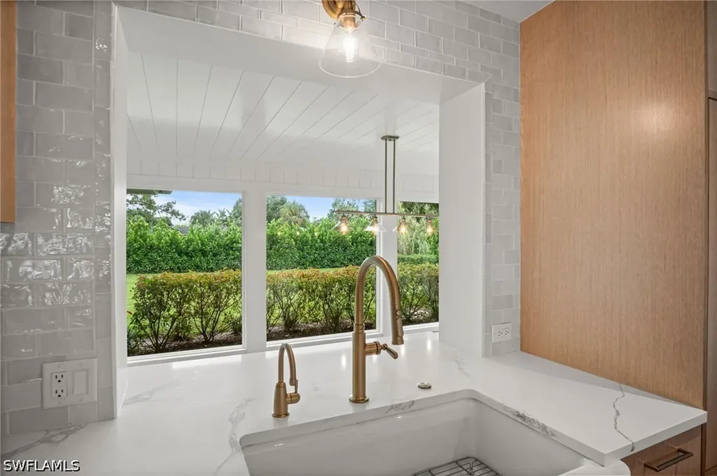 664 Pompano Drive Naples FL 34110