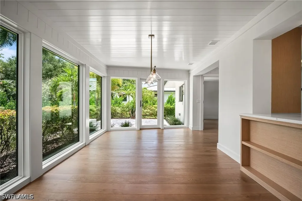 664 Pompano Drive Naples FL 34110