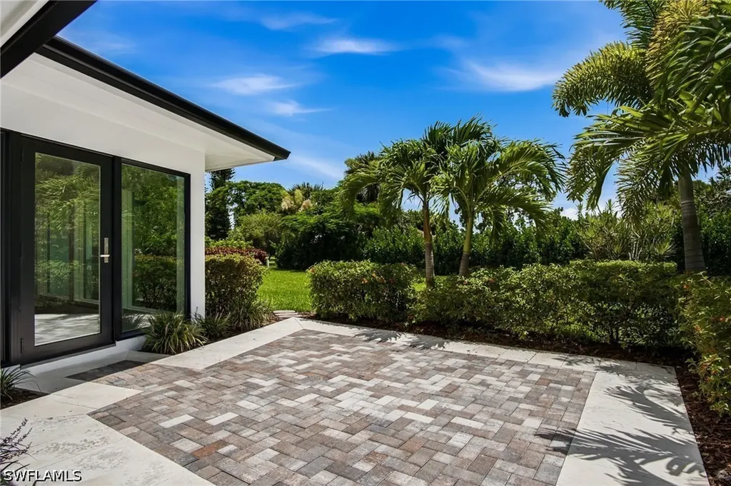 664 Pompano Drive Naples FL 34110