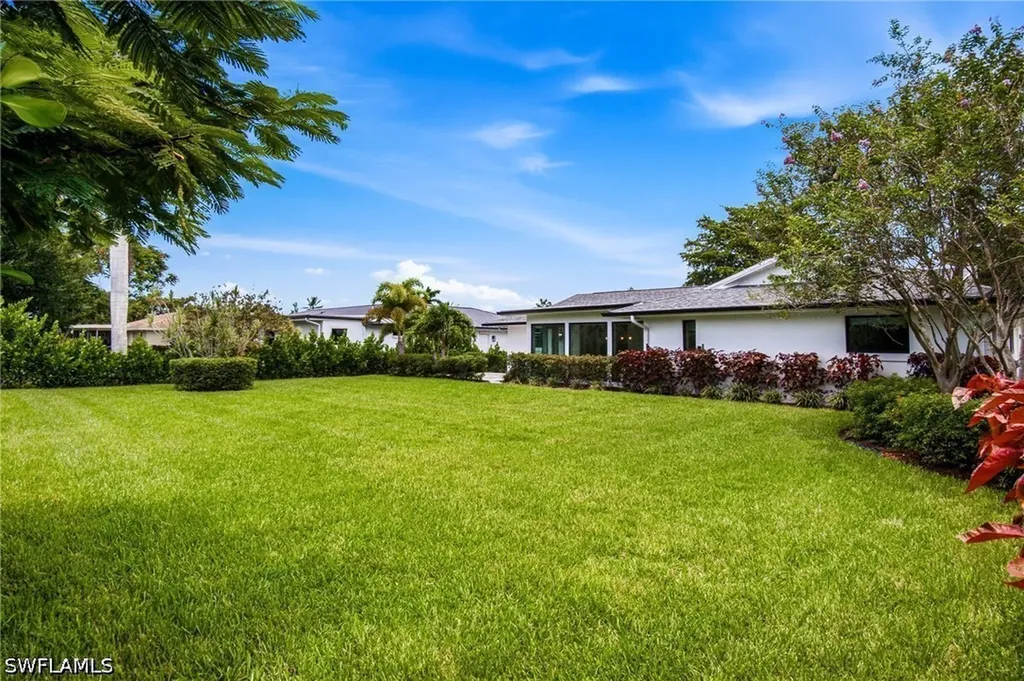 664 Pompano Drive Naples FL 34110