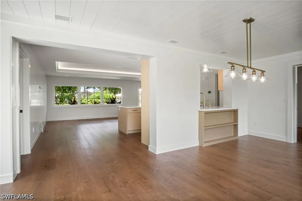664 Pompano Drive Naples FL 34110