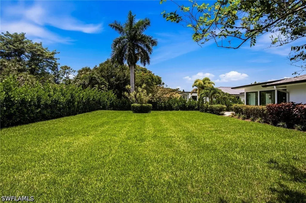 664 Pompano Drive Naples FL 34110