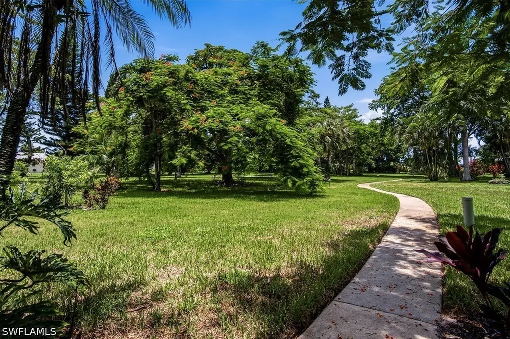 664 Pompano Drive Naples FL 34110