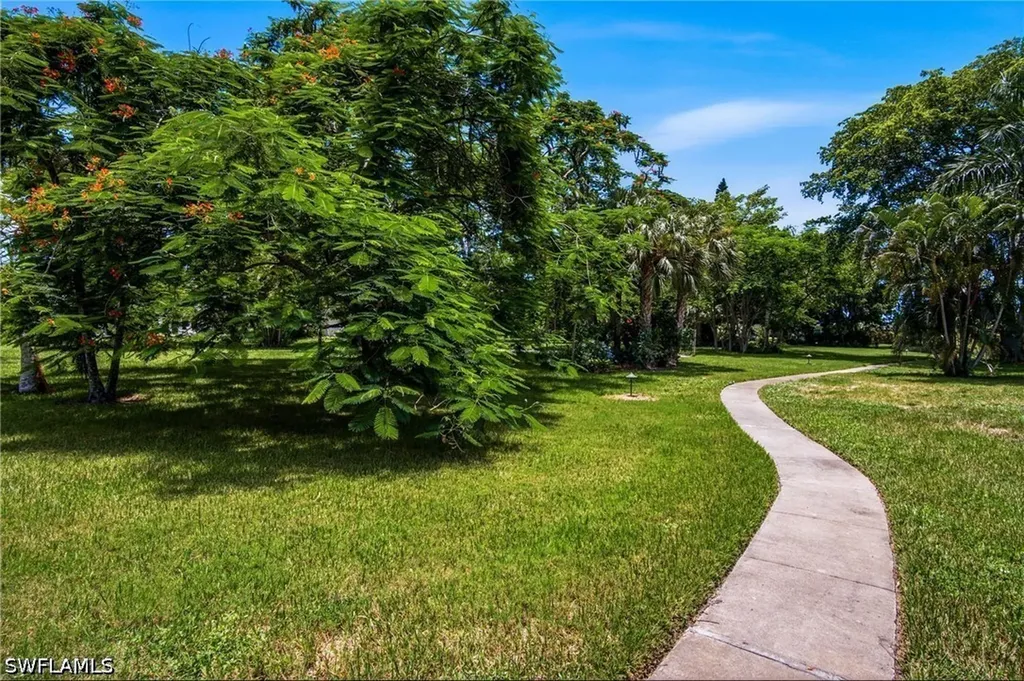 664 Pompano Drive Naples FL 34110