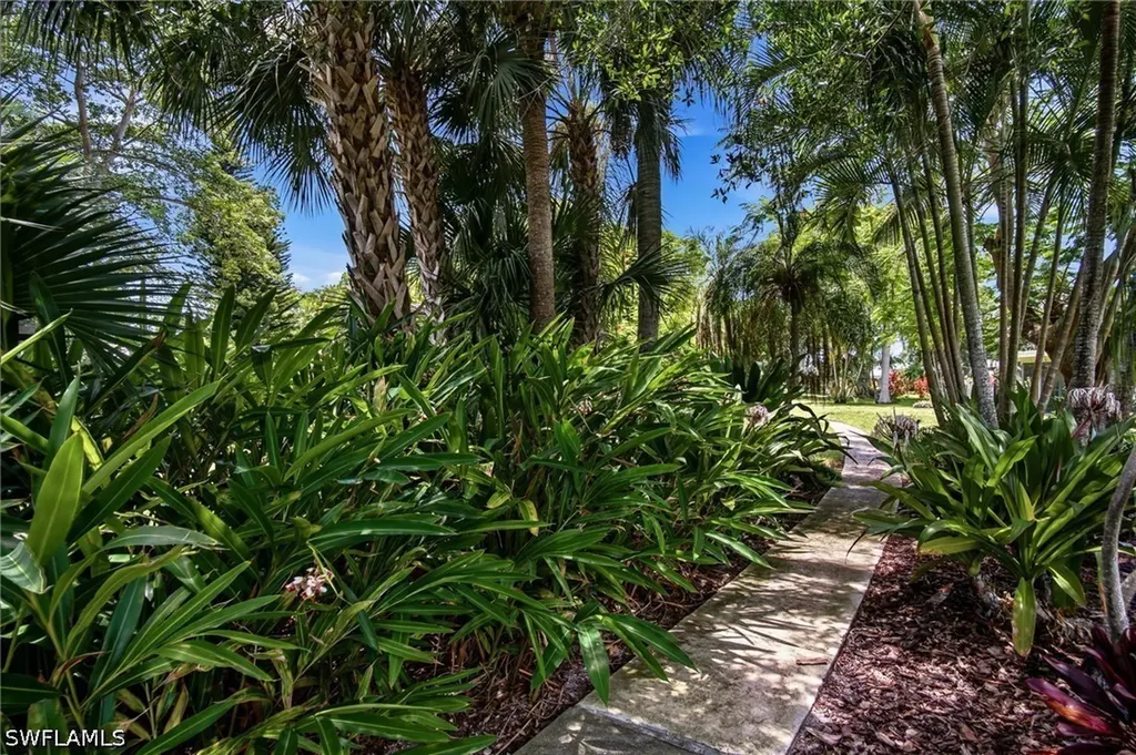 664 Pompano Drive Naples FL 34110