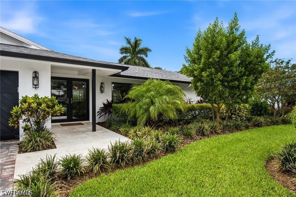 664 Pompano Drive Naples FL 34110