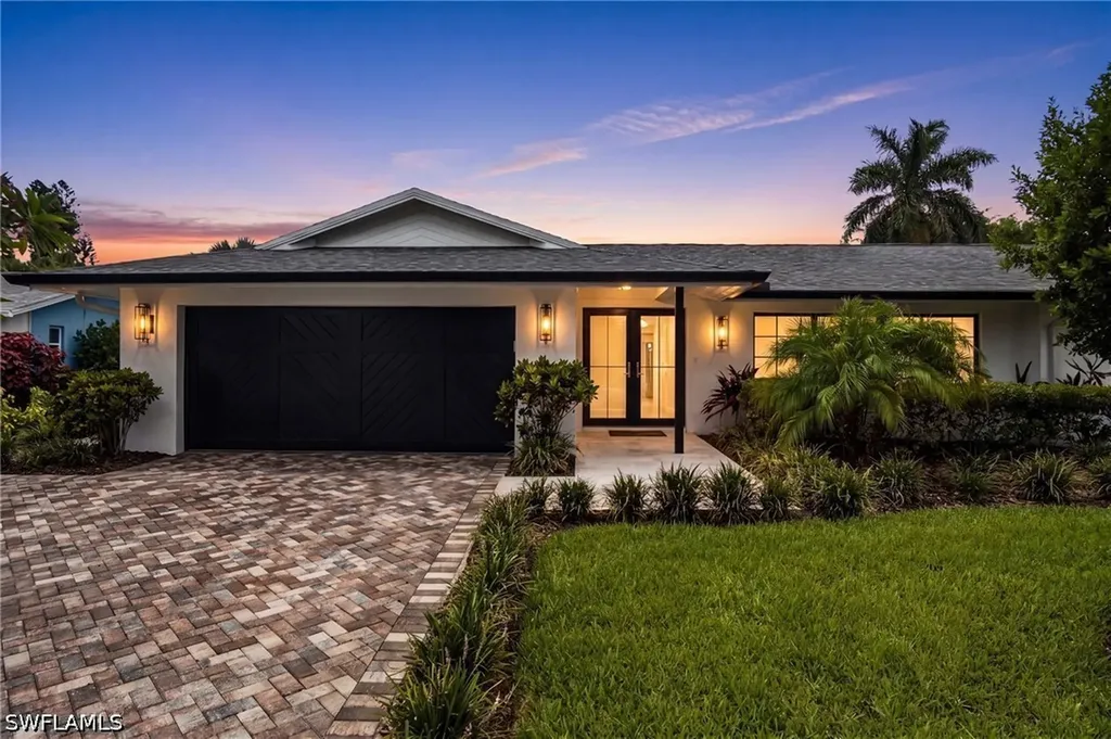 664 Pompano Drive Naples FL 34110
