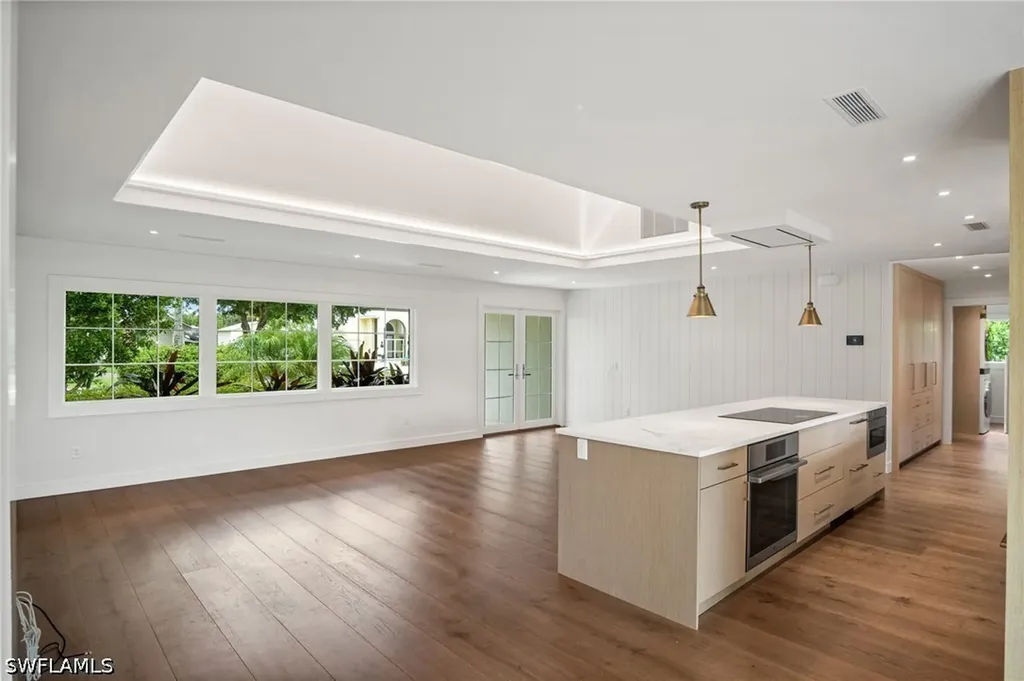 664 Pompano Drive Naples FL 34110