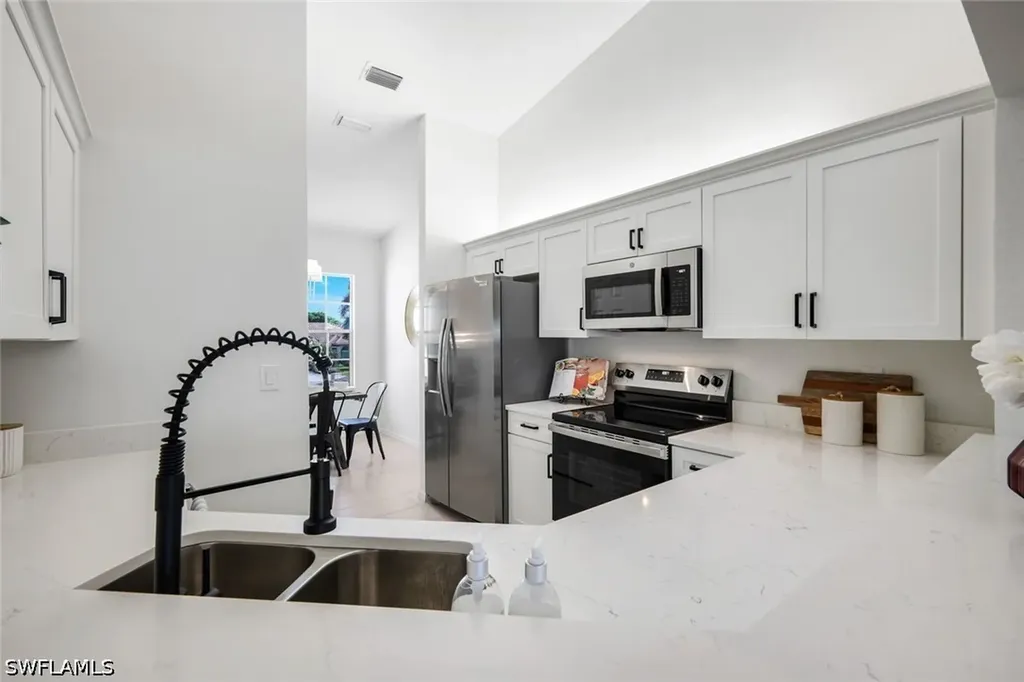 2390 Piccadilly Circus Naples FL 34112