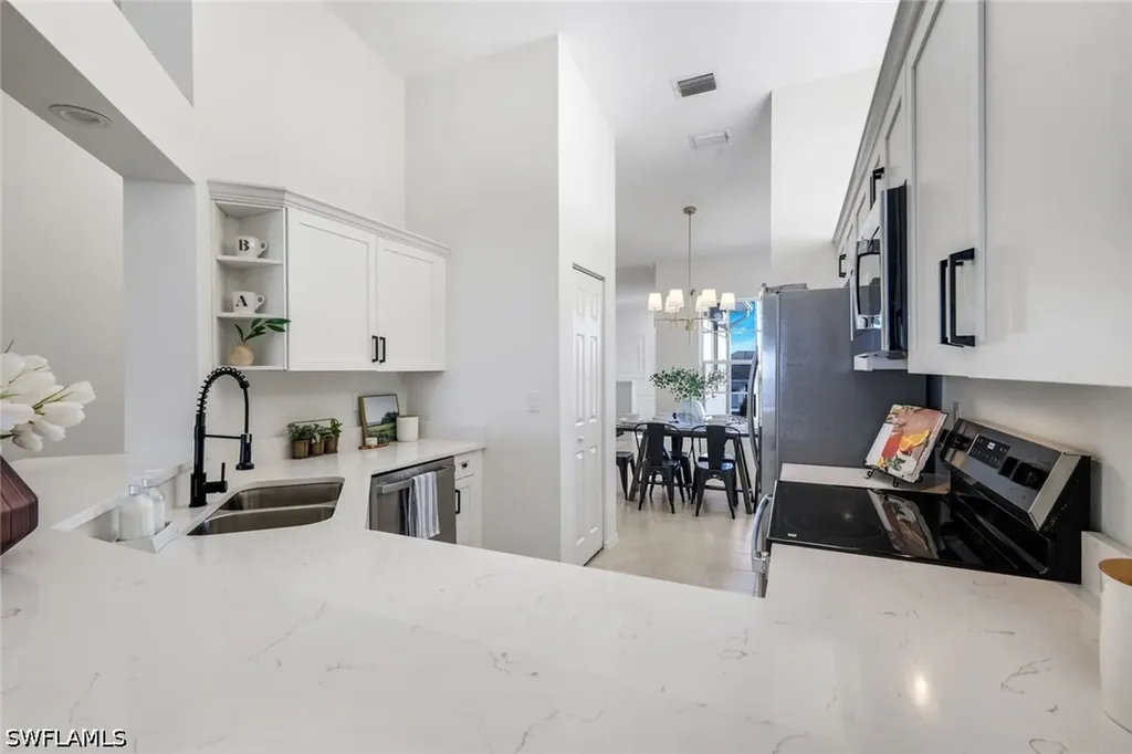 2390 Piccadilly Circus Naples FL 34112