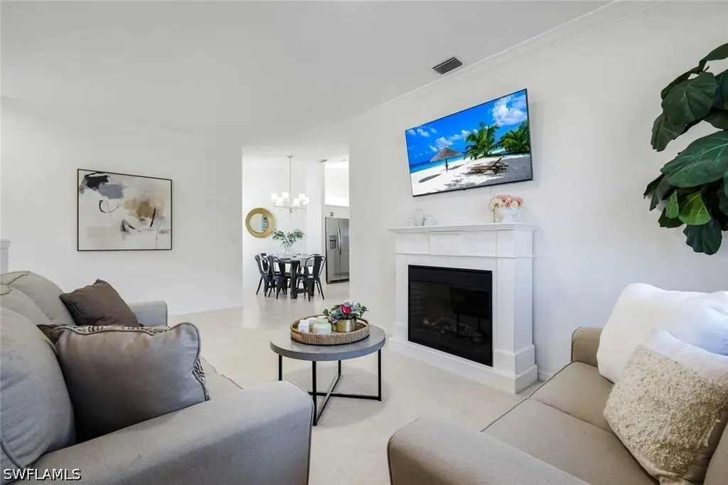 2390 Piccadilly Circus Naples FL 34112