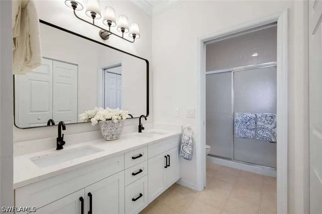 2390 Piccadilly Circus Naples FL 34112