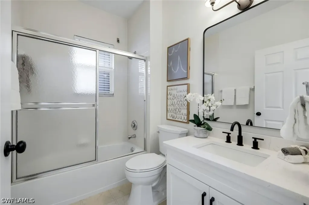 2390 Piccadilly Circus Naples FL 34112
