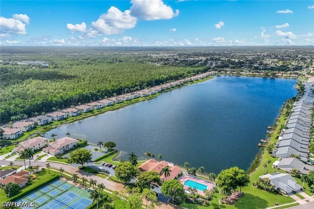 2390 Piccadilly Circus Naples FL 34112