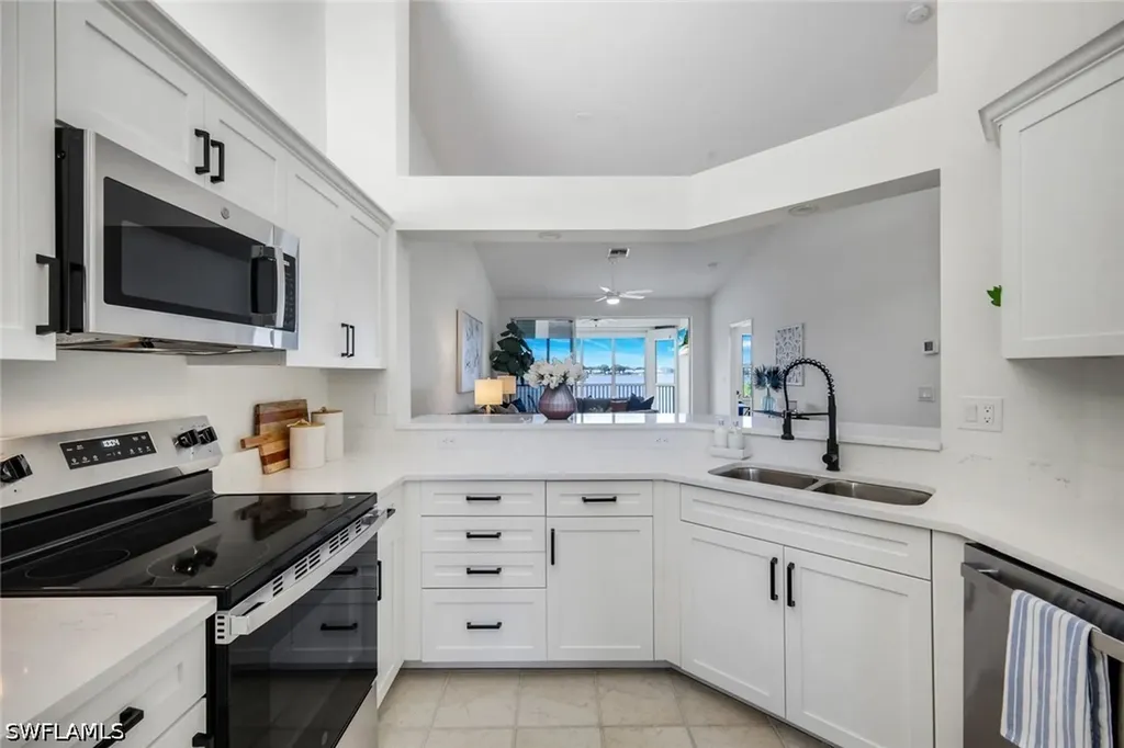 2390 Piccadilly Circus Naples FL 34112
