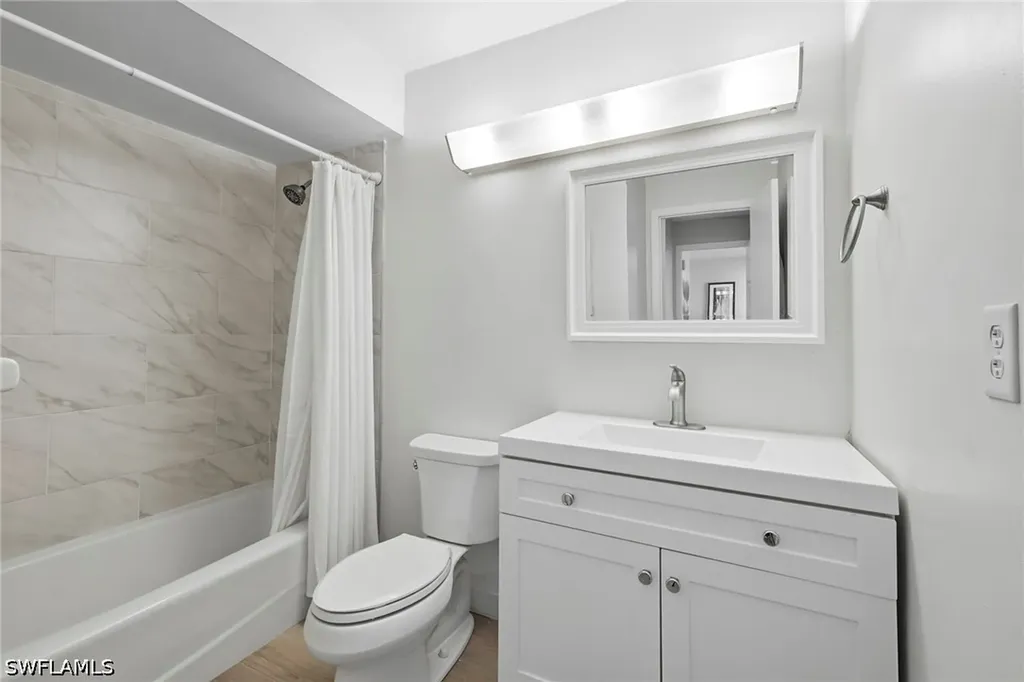 428 Meadowlark Lane Naples FL 34105