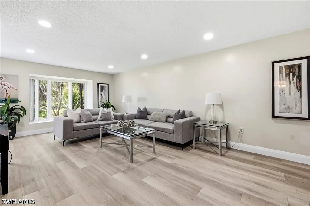 428 Meadowlark Lane Naples FL 34105