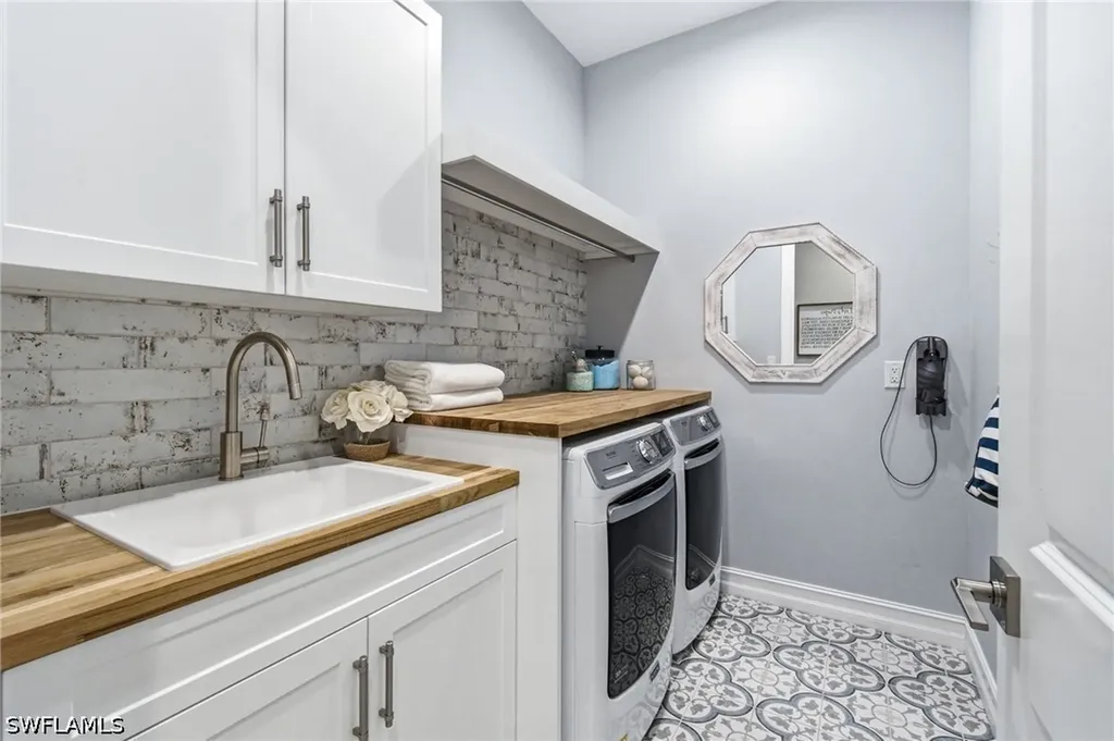 5737 Hidden Oaks Lane Naples FL 34119