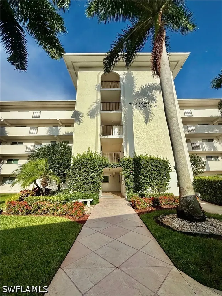 1 High Point Circle W Naples FL 34103