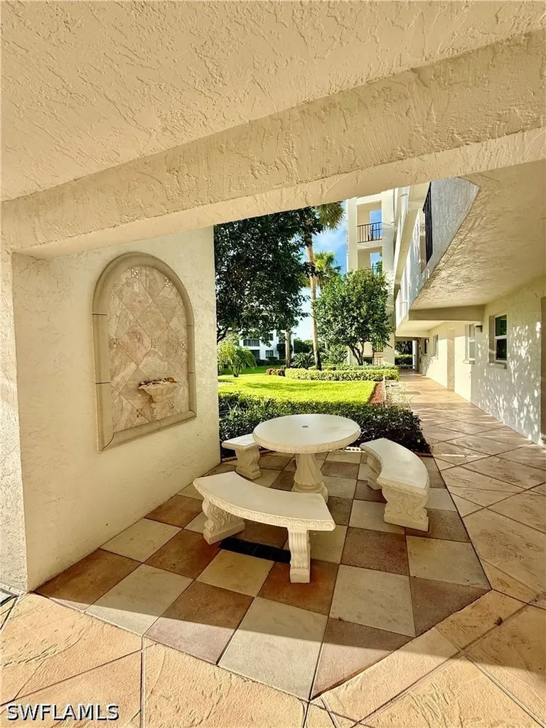 1 High Point Circle W Naples FL 34103