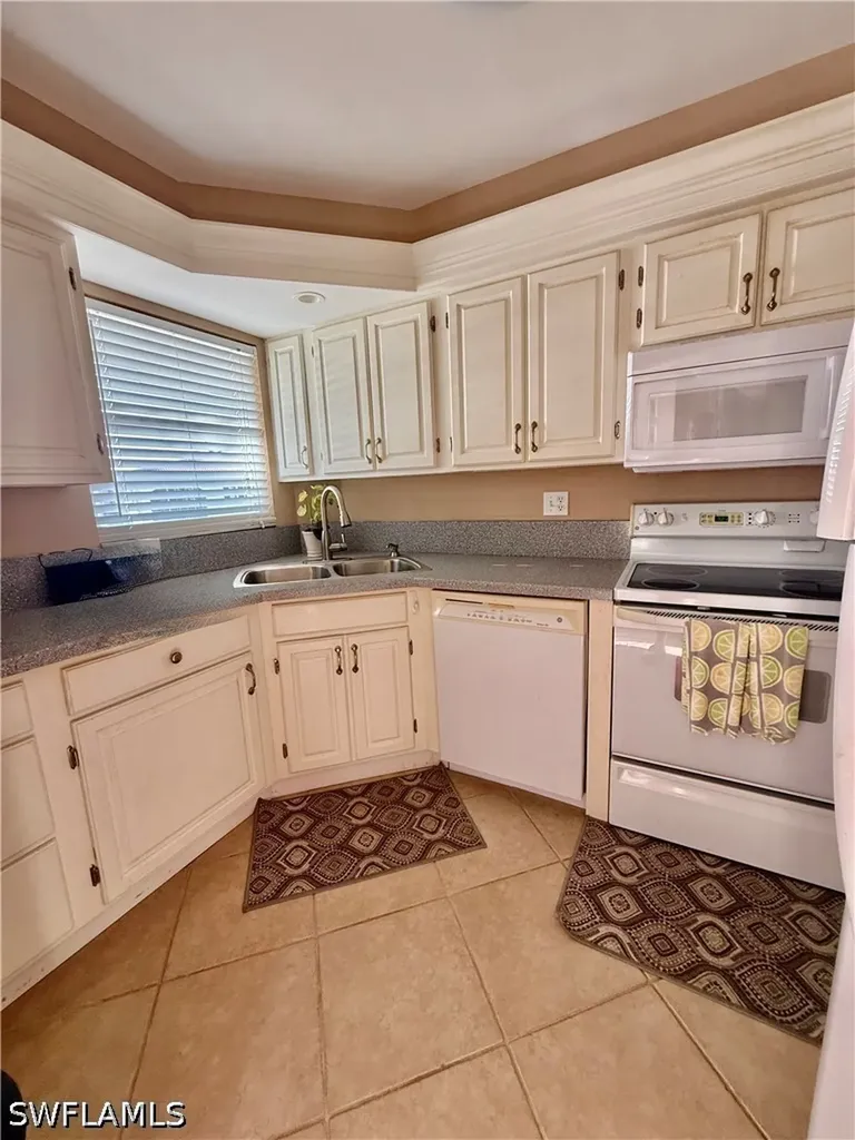 1 High Point Circle W Naples FL 34103