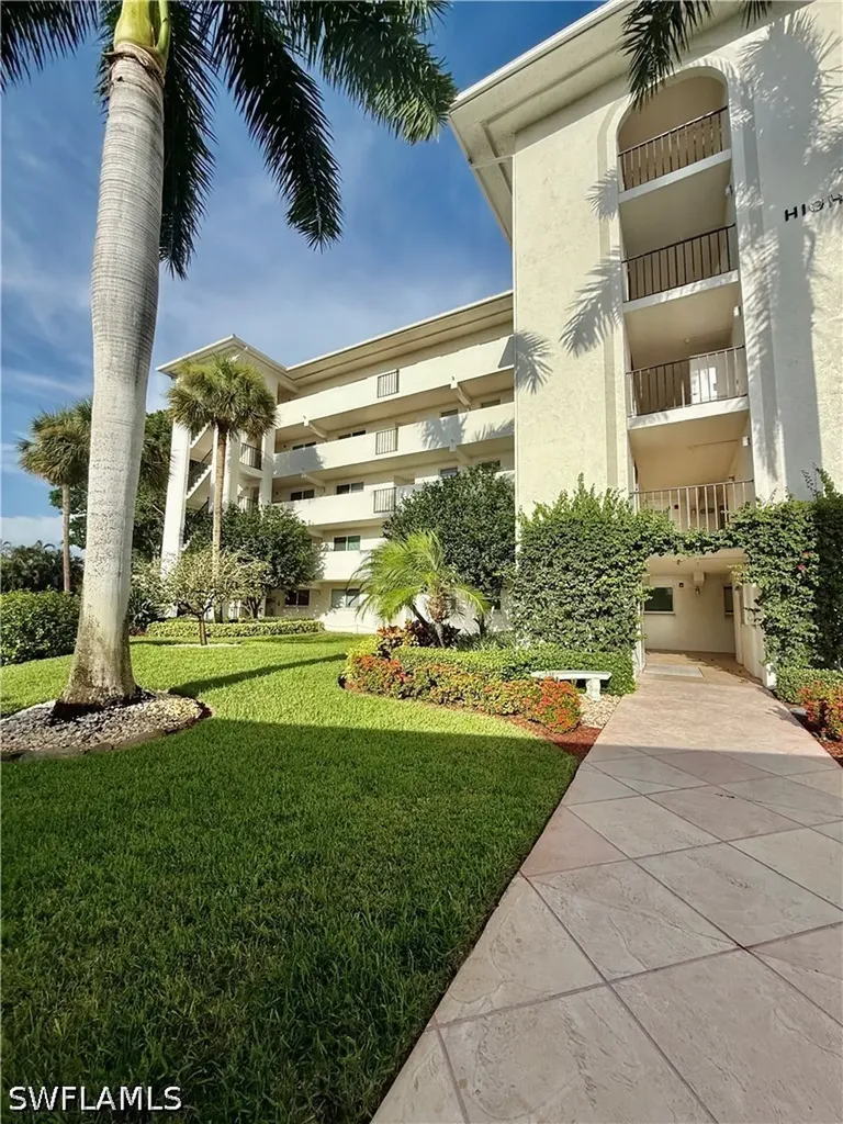 1 High Point Circle W Naples FL 34103