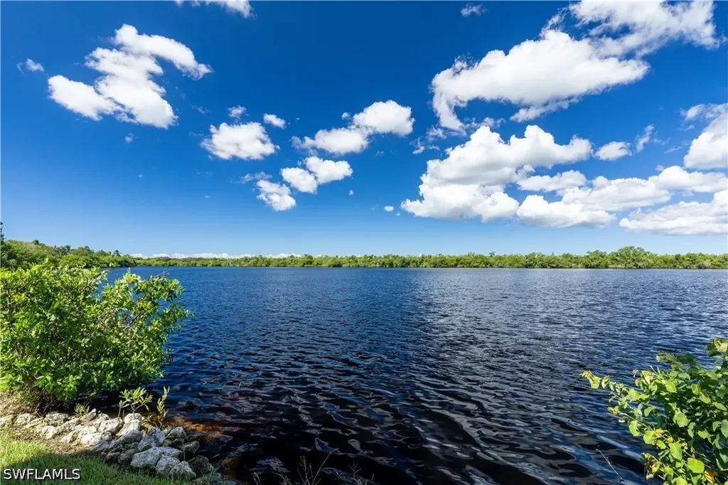 1015 Mainsail Drive Naples FL 34114