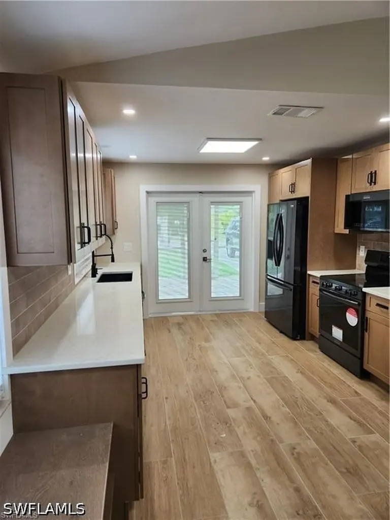 696 94th Avenue N Naples FL 34108