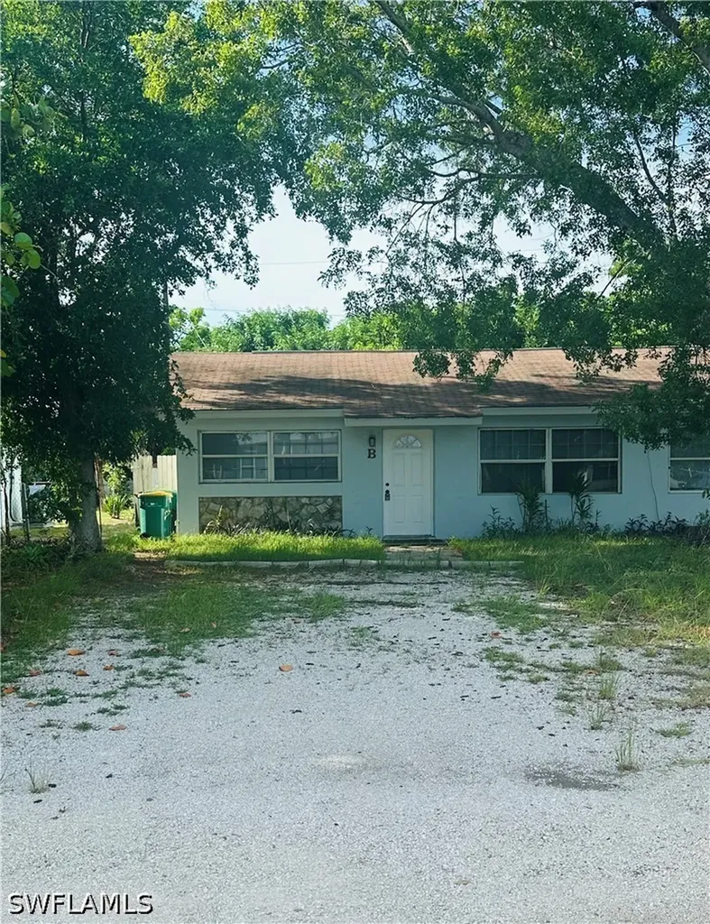 1215 S Alhambra Circle Naples FL 34103